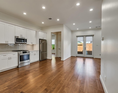 10330 Grove Row Avenue - Photo Thumbnail 11
