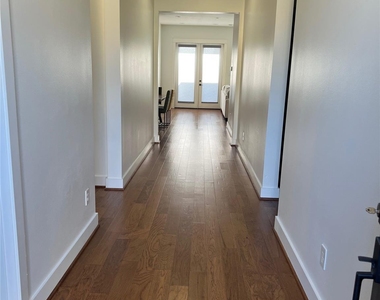 10330 Grove Row Avenue - Photo Thumbnail 2