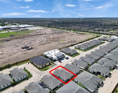 10330 Grove Row Avenue - Photo Thumbnail 42