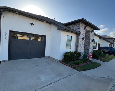 10330 Grove Row Avenue - Photo Thumbnail 1