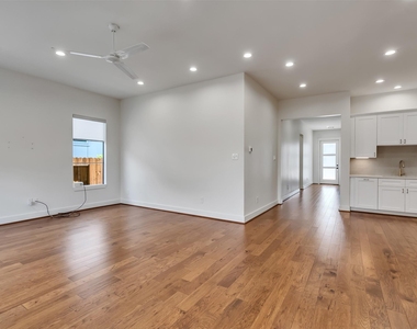 10330 Grove Row Avenue - Photo Thumbnail 31