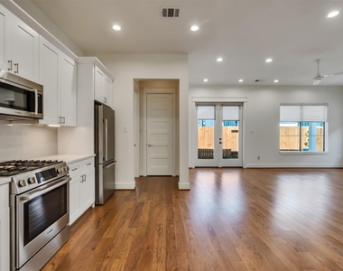 10330 Grove Row Avenue - Photo Thumbnail 29