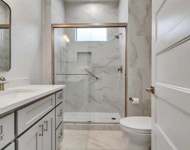 10330 Grove Row Avenue - Photo Thumbnail 17