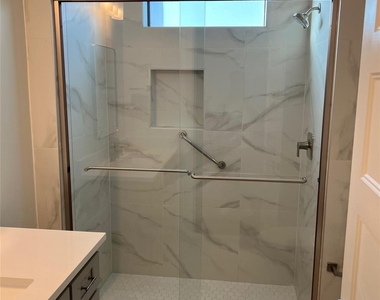 10330 Grove Row Avenue - Photo Thumbnail 17