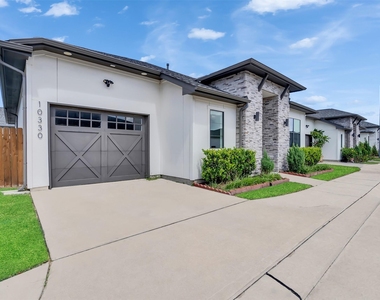 10330 Grove Row Avenue - Photo Thumbnail 5