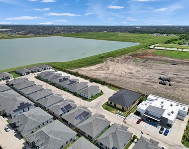 10330 Grove Row Avenue - Photo Thumbnail 41