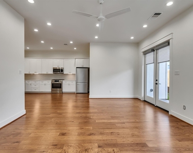 10330 Grove Row Avenue - Photo Thumbnail 28