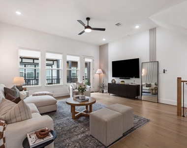 857 Fisher Street - Photo Thumbnail 3