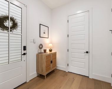 857 Fisher Street - Photo Thumbnail 5