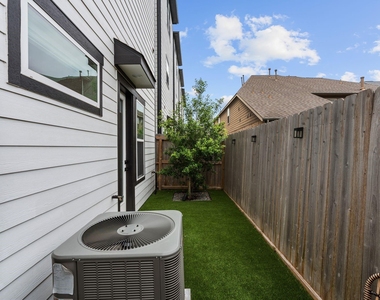 857 Fisher Street - Photo Thumbnail 1