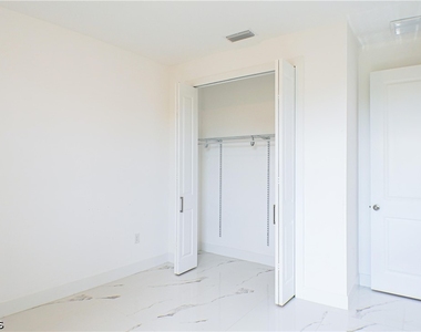 4145 68th Avenue Ne - Photo Thumbnail 10