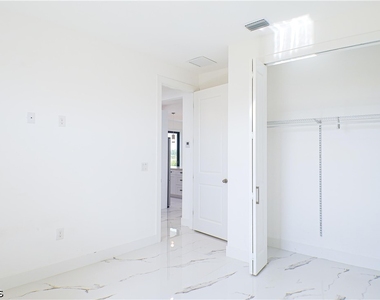 4145 68th Avenue Ne - Photo Thumbnail 8