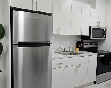 4325 Sw 7th Avenue - Photo Thumbnail 10
