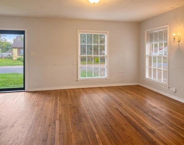 2313 Avenue L - Photo Thumbnail 4