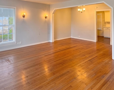 2313 Avenue L - Photo Thumbnail 7