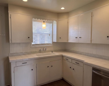 2313 Avenue L - Photo Thumbnail 10