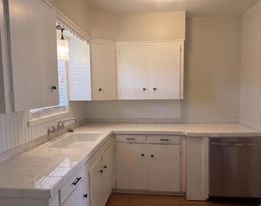 2313 Avenue L - Photo Thumbnail 11