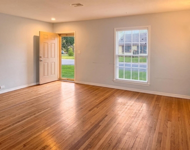 2313 Avenue L - Photo Thumbnail 3