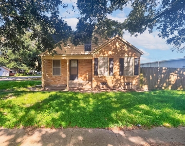 2313 Avenue L - Photo Thumbnail 1