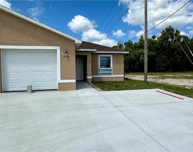 3310 Sw 17th Place - Photo Thumbnail 2