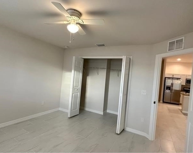 3310 Sw 17th Place - Photo Thumbnail 8