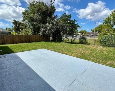 3310 Sw 17th Place - Photo Thumbnail 10