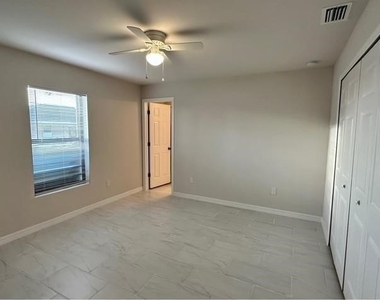 3310 Sw 17th Place - Photo Thumbnail 9