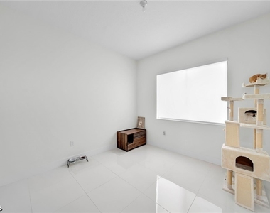 5043 Ofanto Lane - Photo Thumbnail 14