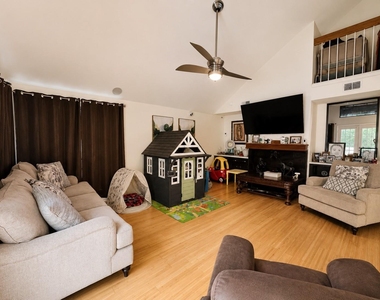 3115 Ashford Bend Drive - Photo Thumbnail 4