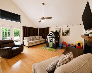 3115 Ashford Bend Drive - Photo Thumbnail 3