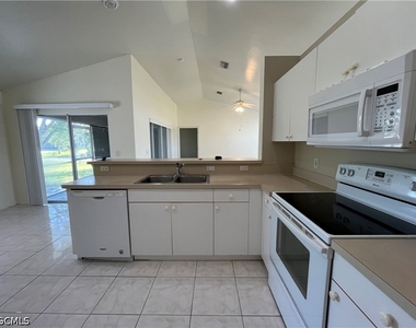 1721 Sw 16th Terrace - Photo Thumbnail 8
