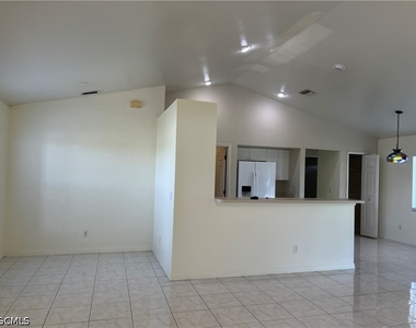 1721 Sw 16th Terrace - Photo Thumbnail 4