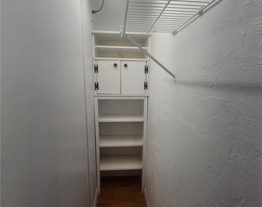 5989 Hillyer Court W - Photo Thumbnail 13