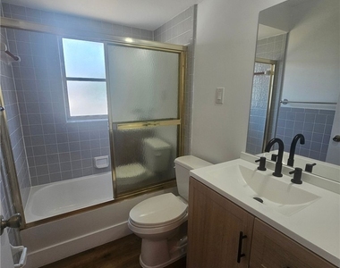 5989 Hillyer Court W - Photo Thumbnail 17