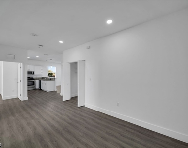 275 Sw 4th Street - Photo Thumbnail 1