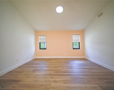 1250 Riverbend Drive - Photo Thumbnail 5