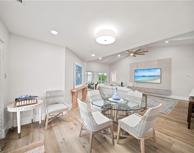 248 4th Avenue S - Photo Thumbnail 4