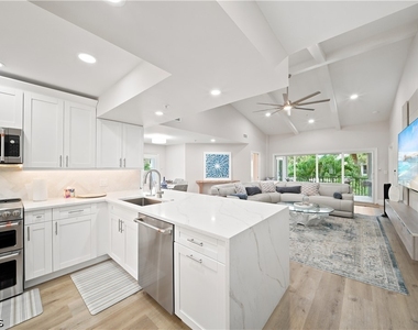 248 4th Avenue S - Photo Thumbnail 7