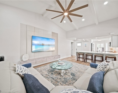 248 4th Avenue S - Photo Thumbnail 6
