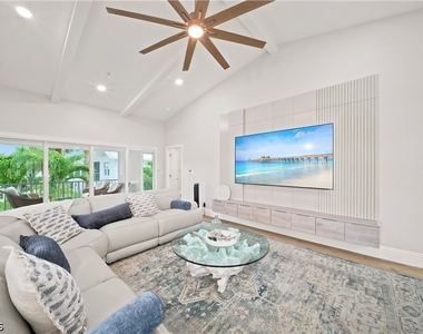 248 4th Avenue S - Photo Thumbnail 3