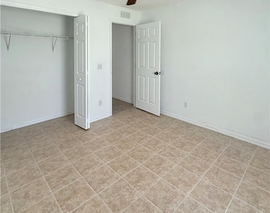 203 Nw 24th Terrace - Photo Thumbnail 8