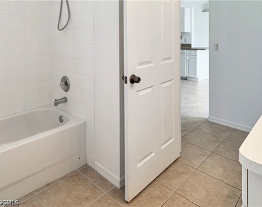 203 Nw 24th Terrace - Photo Thumbnail 13