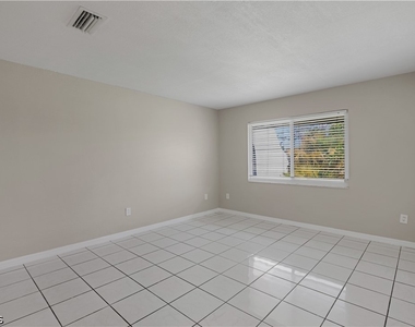 2927 Se 15th Place - Photo Thumbnail 2