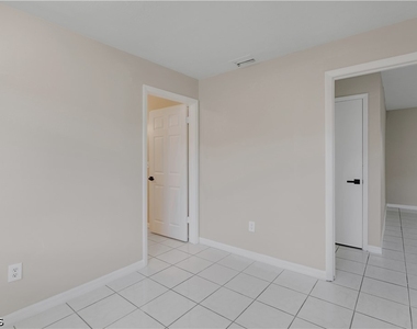 2927 Se 15th Place - Photo Thumbnail 6
