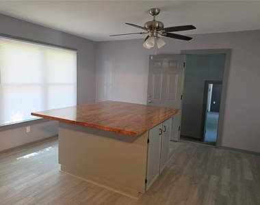 101 N N Hackberry - Photo Thumbnail 3