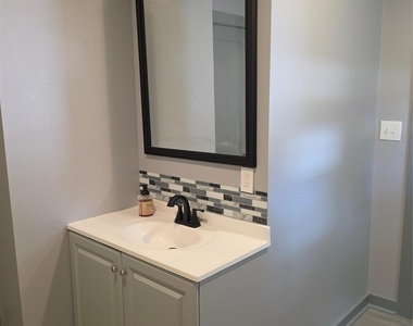 101 N N Hackberry - Photo Thumbnail 15