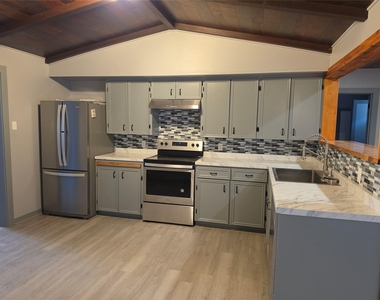 101 N N Hackberry - Photo Thumbnail 5