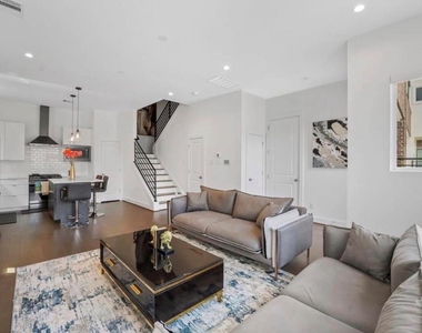 5823 Dolores Street - Photo Thumbnail 3