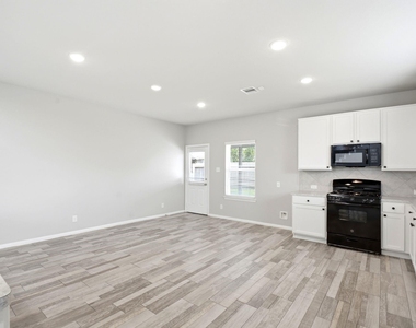 16203 Centennial Light Drive - Photo Thumbnail 11