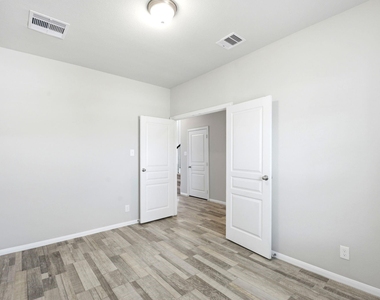16203 Centennial Light Drive - Photo Thumbnail 10